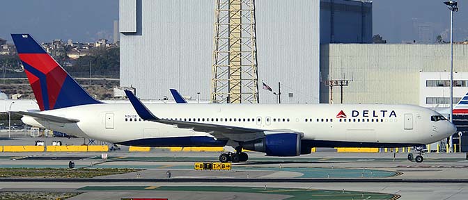 Delta Boeing 767-332ER N1613B, Los Angeles international Airport, January 19, 2015